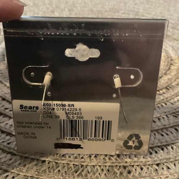 Christmas Gift Bow Drop Earrings Silver-Toned Dangle Holiday Costume Jewelry NWT - Picture 3 of 3